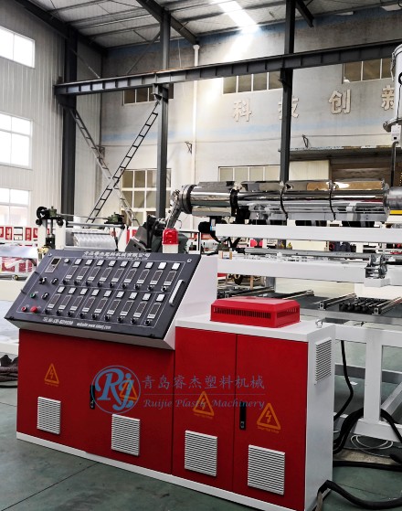 塑膠漁排設備 海洋防滑踏步板生產(chǎn)線 PE方管護欄生產(chǎn)設備