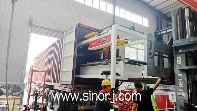 老客戶追加的lvt地板生產線裝柜發貨中