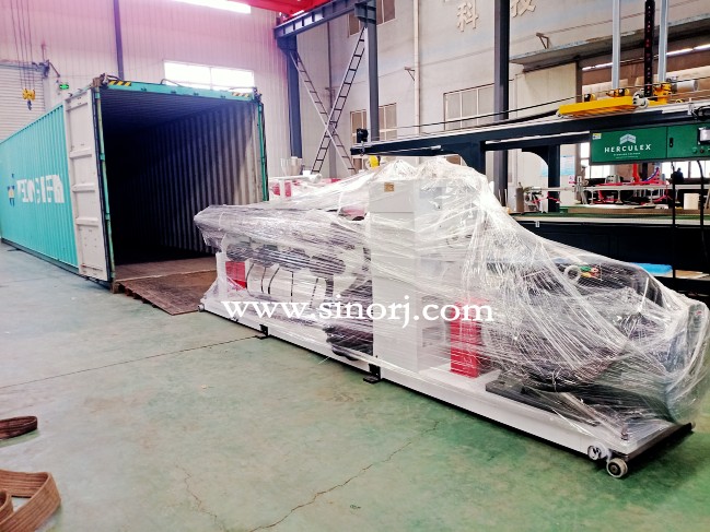 當(dāng)下流行的POE床墊生產(chǎn)線裝柜進(jìn)行時