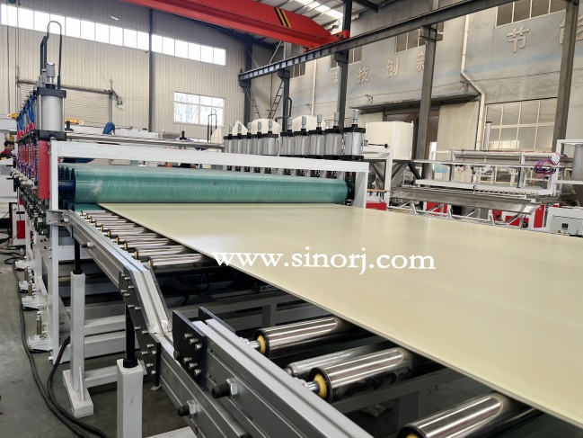 上午試機2m發泡板設備，下午試機poe床墊生產線，相當厲害