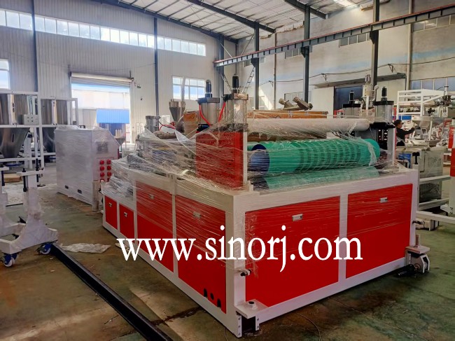 發往印尼的pvc波浪瓦，T型瓦生產線，大理石uv板生產線開始裝柜